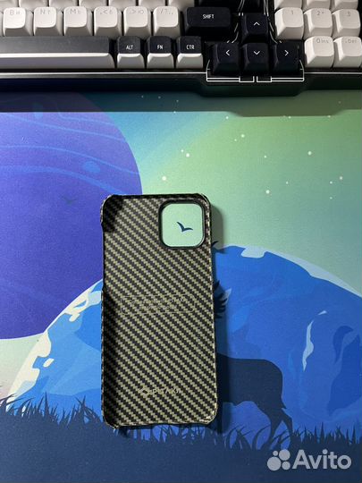 Чехол на iPhone 12 pitaka зелёный