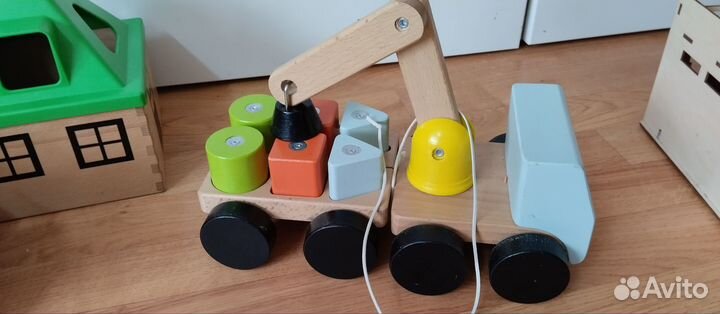 Развивающие игрушки Икея, инерционные машинки