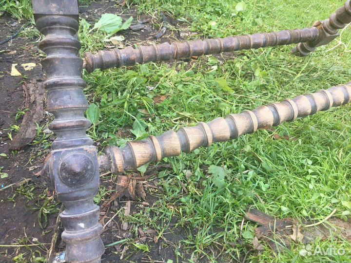 Старинный точеный дубовый стол