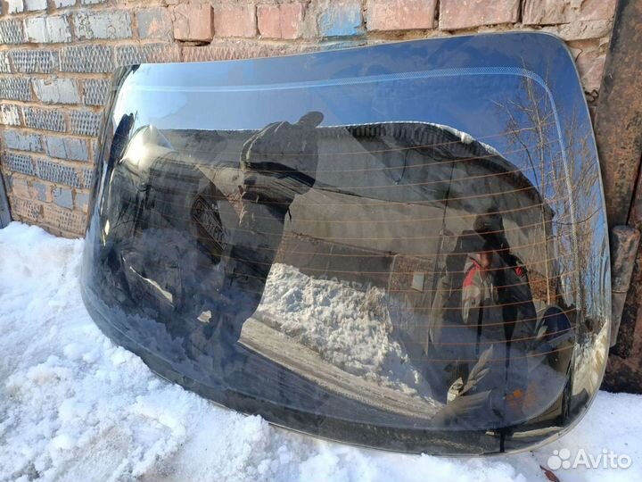 Заднее ветровое стекло Kia Spectra