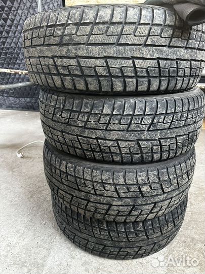 Yokohama 104ZR 215/60 R17