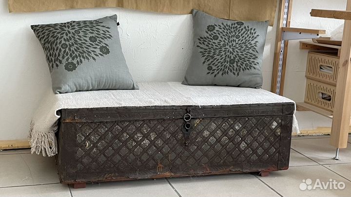 Сундук большой старинный