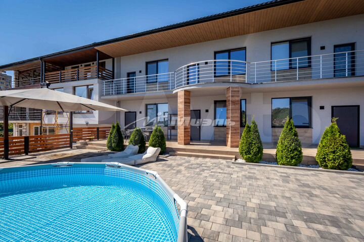 Дом 213 м² на участке 3 сот.