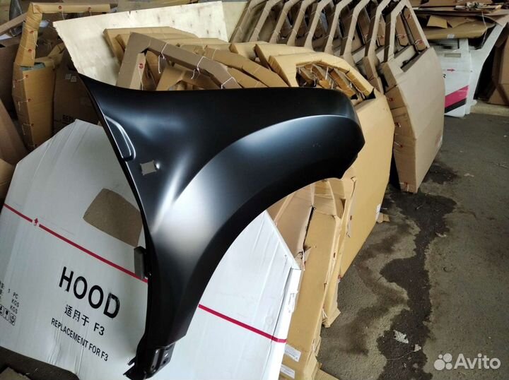 Крыло переднее правое Renault Duster 1 2010 - 2021