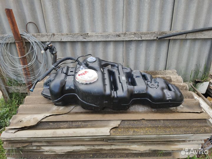 Топливный бак на toyota 200, 4.5 дизель, 2016 года
