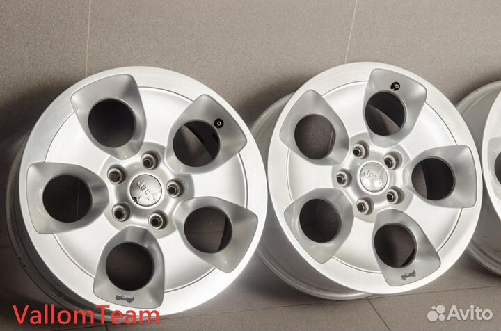 Лот UP31247396 Оригинальные 18-е диски jeep