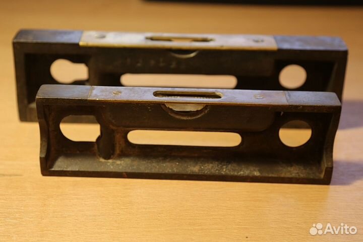 Старинный чугунный станочный уровень