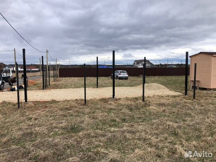 Винтовые сваи под забор с монтажом