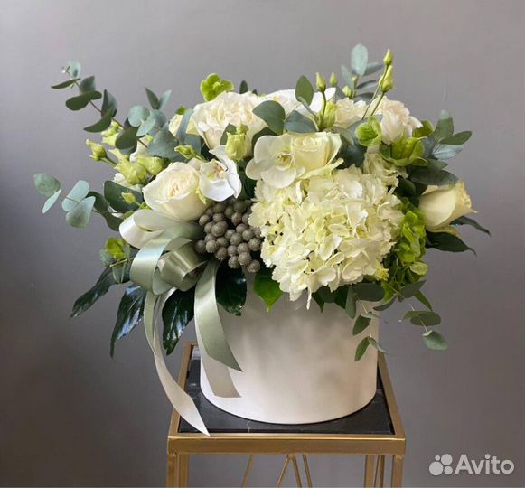 Букеты и композиции в шляпной коробке. Доставка