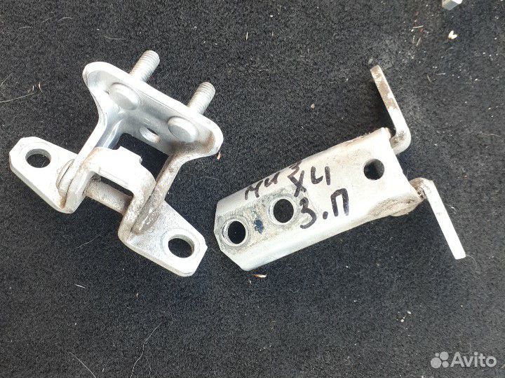 Петля двери Митсубиси Аутлендер XL