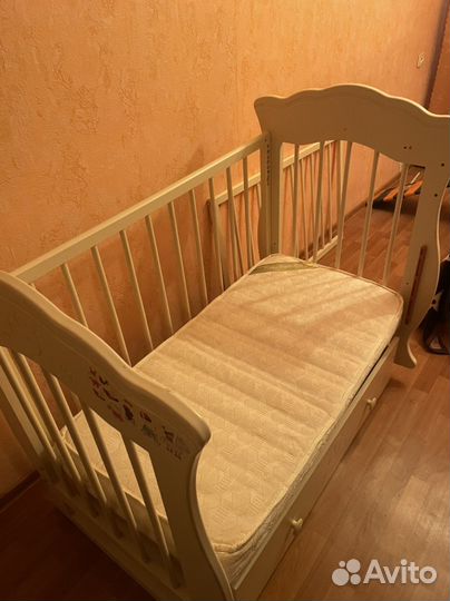 Кровать и Коляска