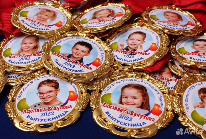 Значки и медали выпускникам для спорта и творчеств