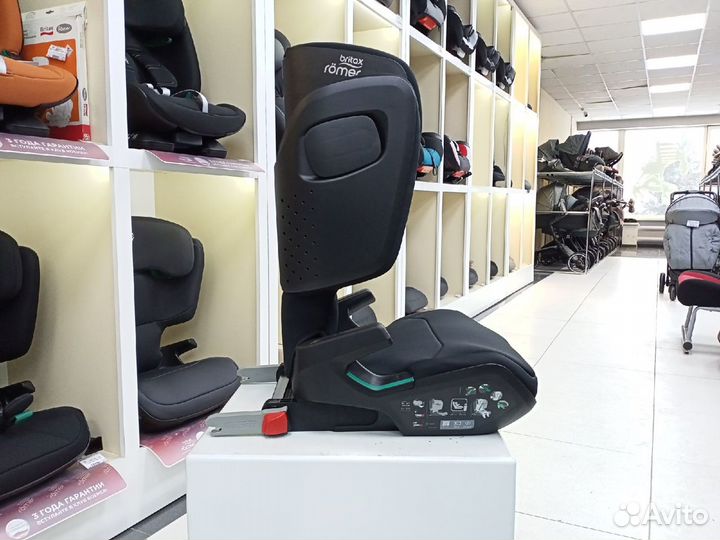 Автокресло 15-36кг Britax Kidfix M I-Size Black