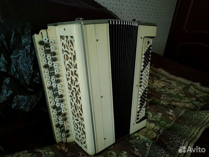Баян заказной цельнопланочный, авторский аккорд