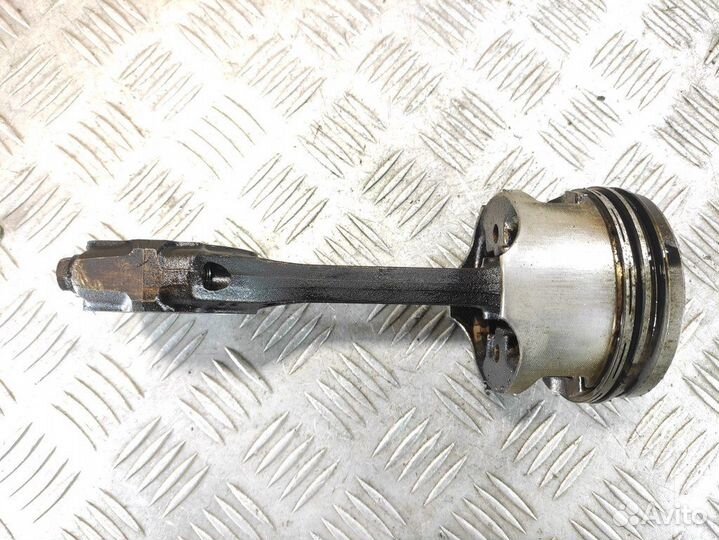 Поршень с шатуном Renault Laguna 1994 1998