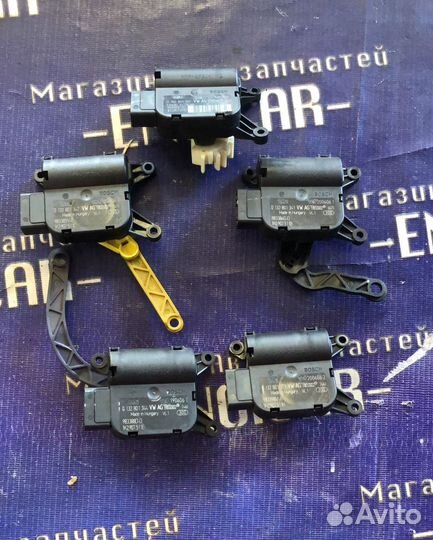 Моторчики заслонок печки Peugeot 407 ES9A 72375 km