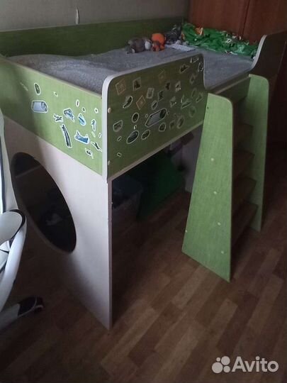 Детская кровать чердак со шкафом