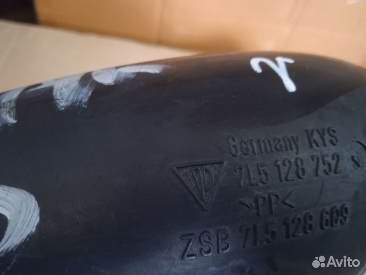 Патрубок воздушного фильтра левый Porsche Cayenne