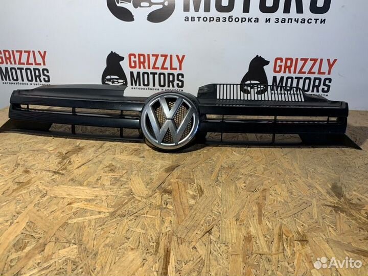 Решетка радиатора Volkswagen Golf A6 BSE 2009