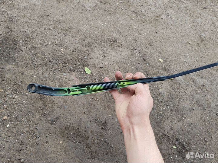 Поводок дворников Вольво S60 1 правый