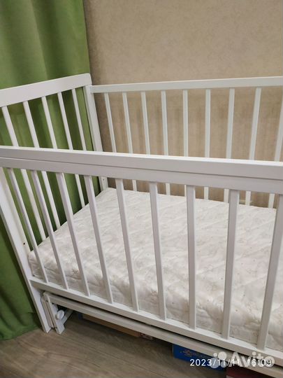 Детская кровать с поперечным маятником