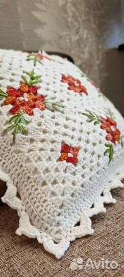 Подушка вязанная