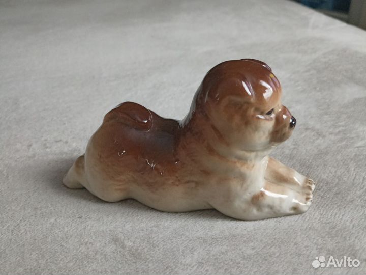 Собака форфоровая статуэтка