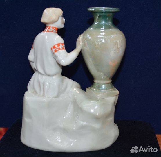 Фарфоровая статуэтка- данила мастер. сысерть