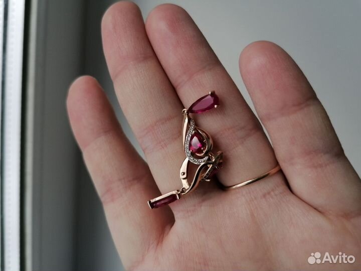 Золотые серьги и кольцо