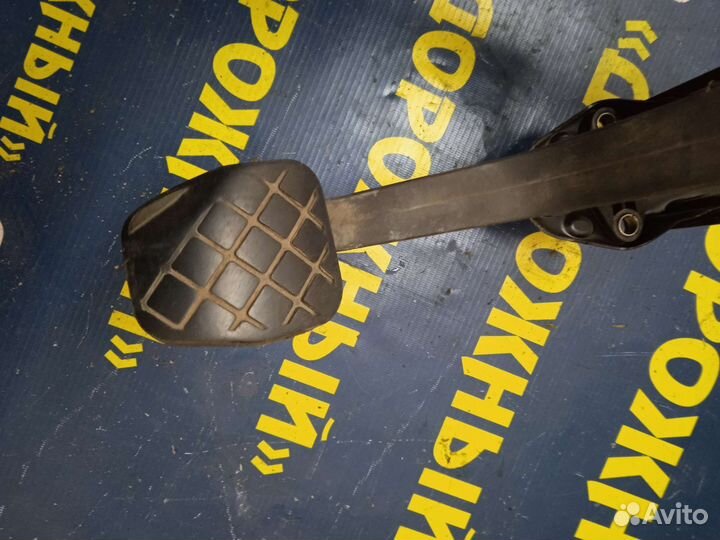 Педаль сцепления Skoda Octavia Tour