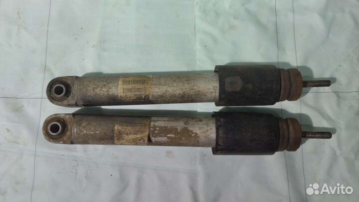 Задние амортизаторы BMW E61