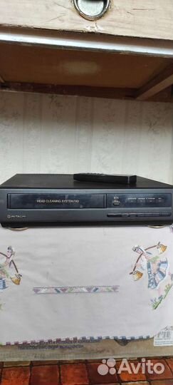 Видеомагнитофон hitachi. Работает, с пультом