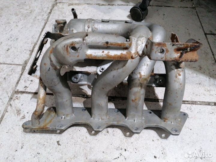 Впускной коллектор Mitsubishi Lancer Cedia CS2A