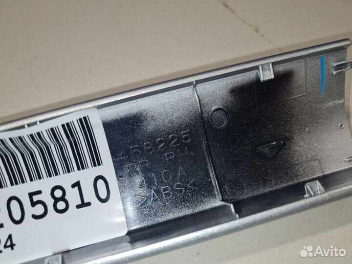 Накладка рейлинга задняя правая Toyota CorollaVerso R10 2004-2009