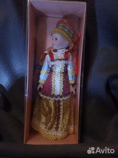 Коллекционная фарфоровая кукла