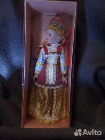 Коллекционная фарфоровая кукла