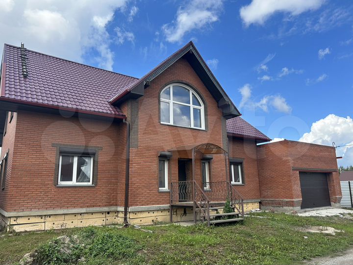 Коттедж 380 м² на участке 9 сот.