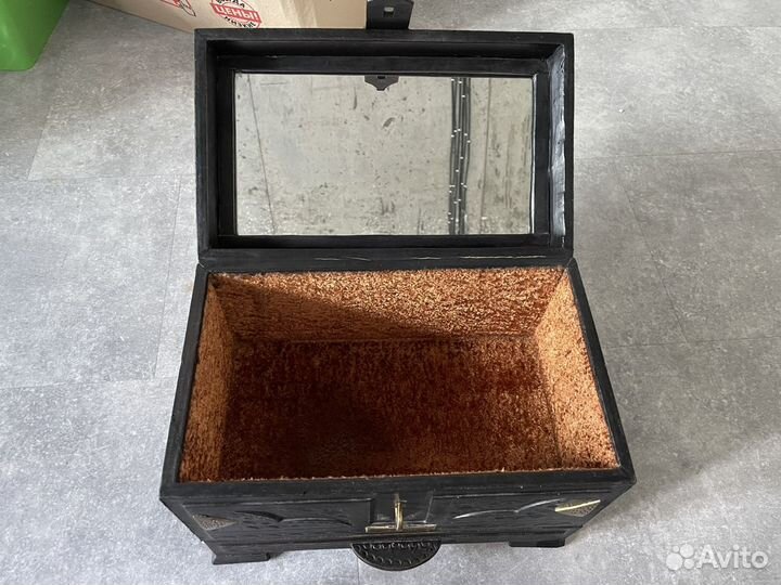 Шкатулка сундучок для украшений из Африки