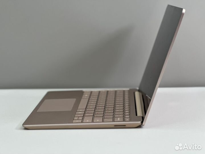 Microsoft Surface Laptop Go