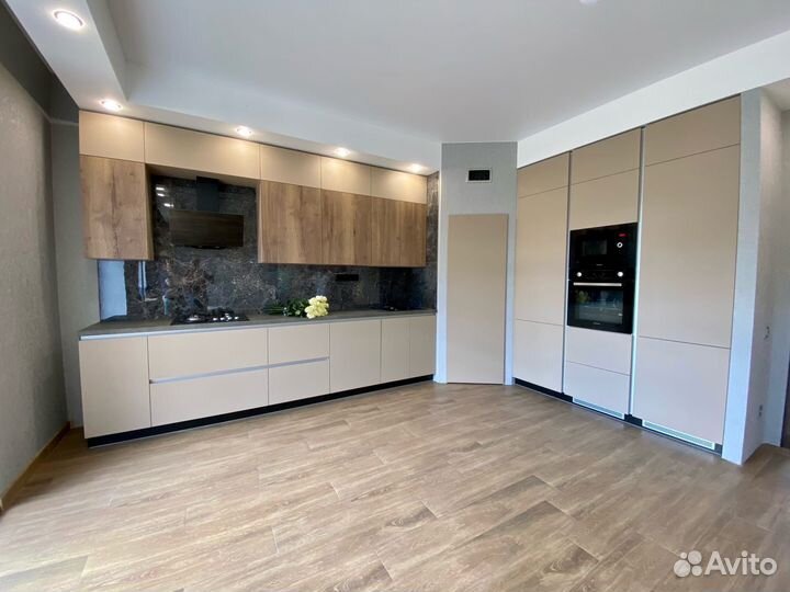 Кухня на заказ под потолок в Омске