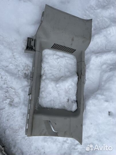 Джип либерти 2 обшивка задней стойки