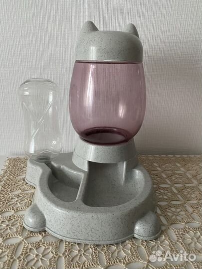 Кормушка-поилка для кошек