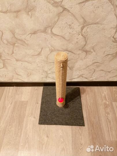 Когтеточка столбик+ игрушка