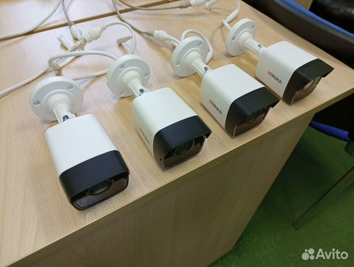 Комплект HiWatch 4 IP камер 4Мп + ресивер (noHDD)