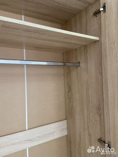 Шкаф распашной со штангой под вешалки