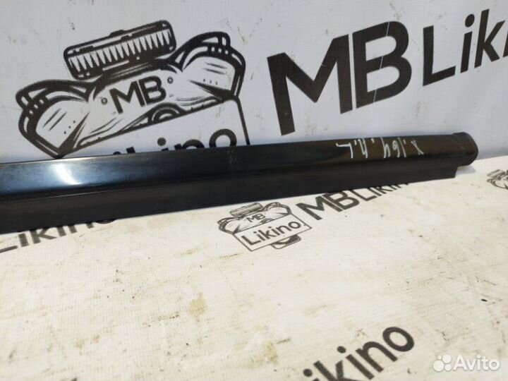 Молдинг стекла передний левый Mercedes Gl X164