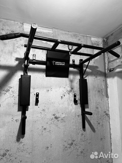 Турник настенный