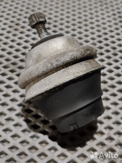 Подушка двигателя передняя (гидравлическая ) audi