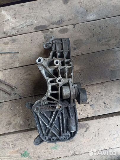 Площадка крепления насоса гур renault logan 2