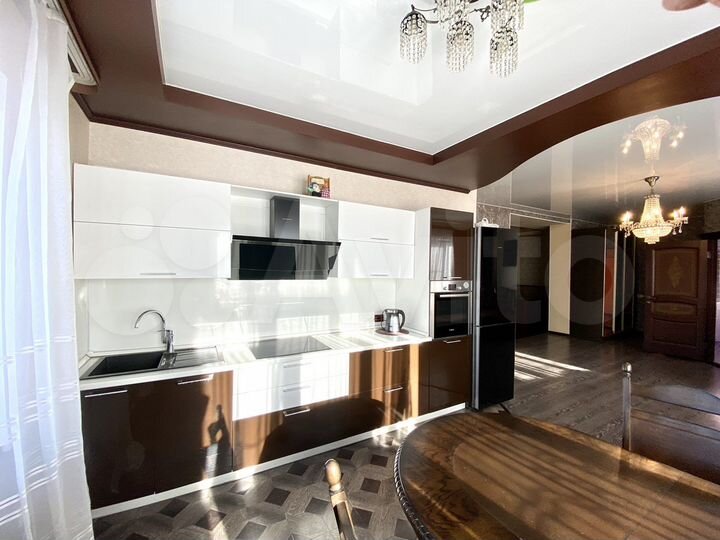 Коттедж 342 м² на участке 7 сот.